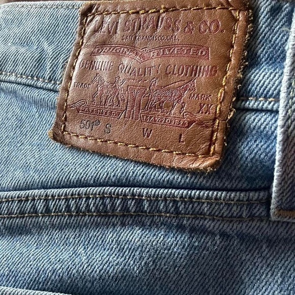 Levis 501 Light Wash Denim Jeans - Picture 8 of 8